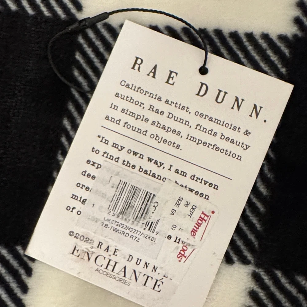 🖤 Rae Dunn “COZY” Black & White Buffalo Check Throw Blanket - Picture 4 of 4